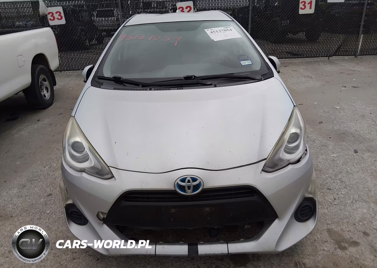 2015 Toyota Prius C Three VIN:JTDKDTB3XF1581080 - 6