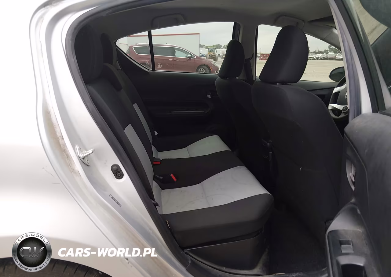 2015 Toyota Prius C Three VIN:JTDKDTB3XF1581080 - 8