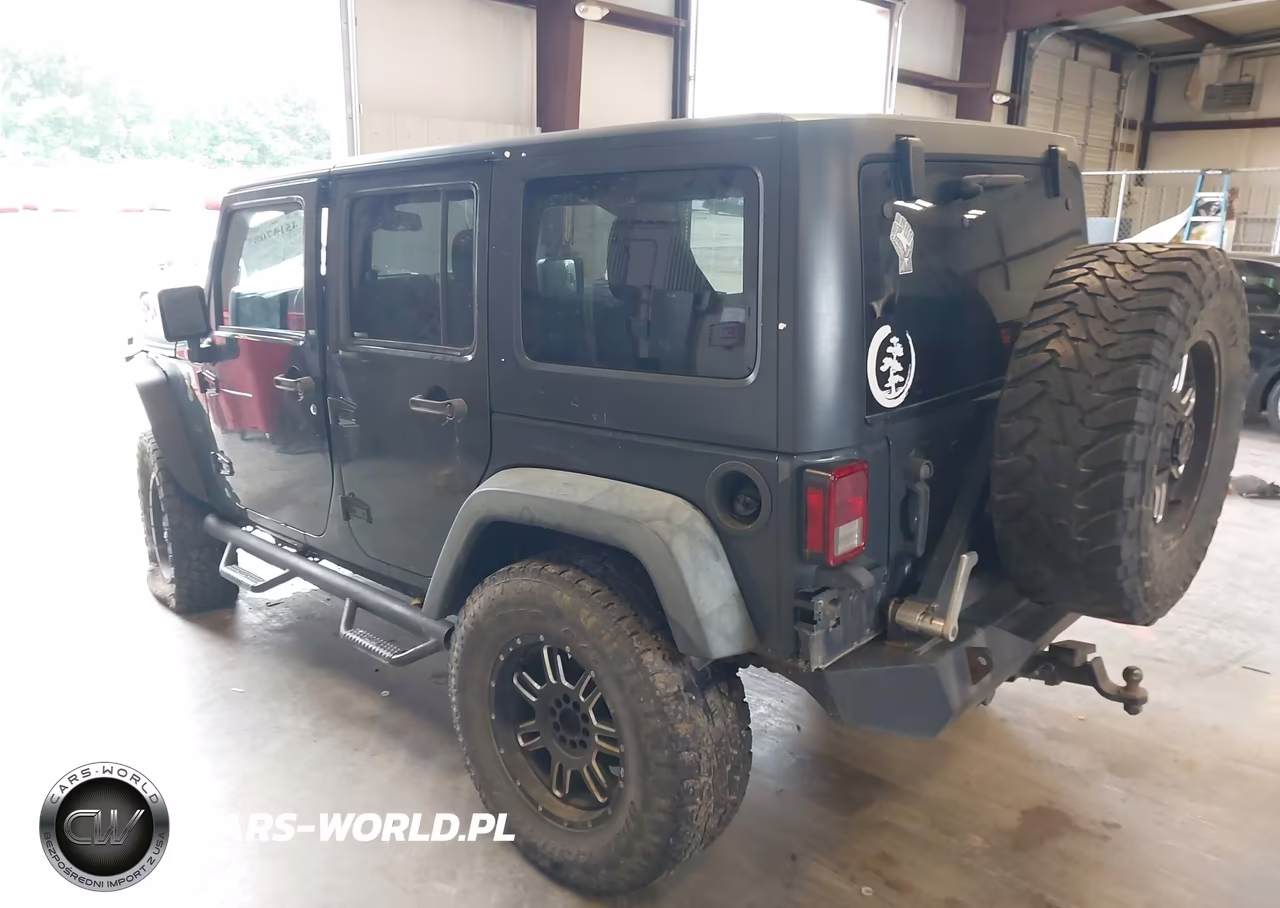 2016 Jeep Wrangler Unlimited Sport VIN:1C4BJWDG3GL220872 - 3