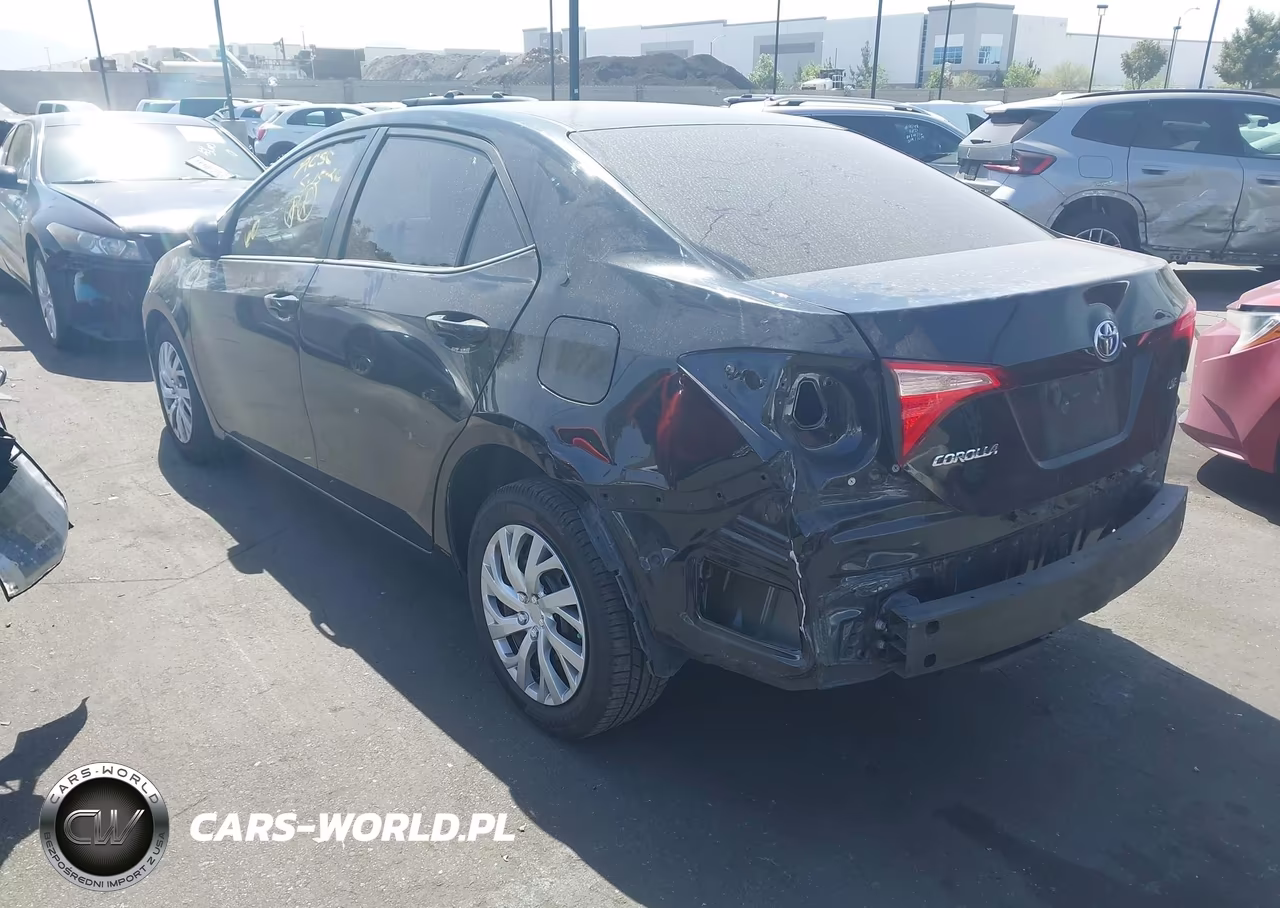 2018 Toyota Corolla Le VIN:5YFBURHE1JP808172 - 3