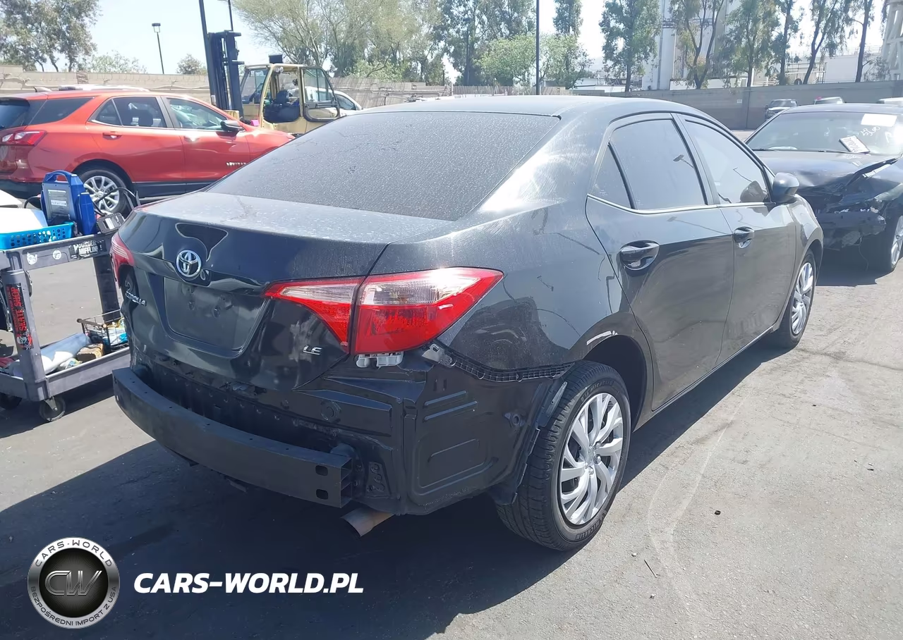 2018 Toyota Corolla Le VIN:5YFBURHE1JP808172 - 4