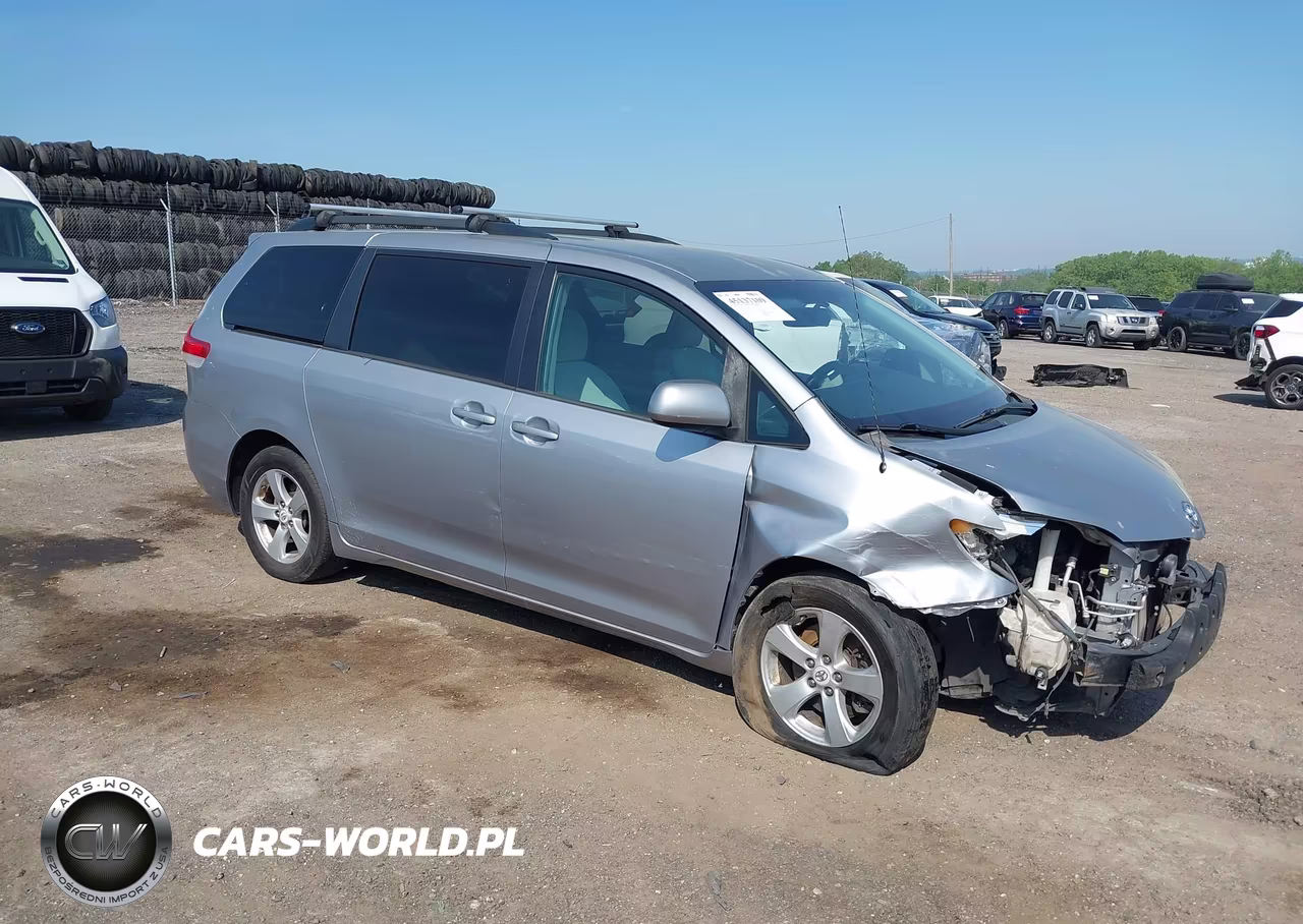2012 TOYOTA SIENNA LE V6 8 PASSENGER