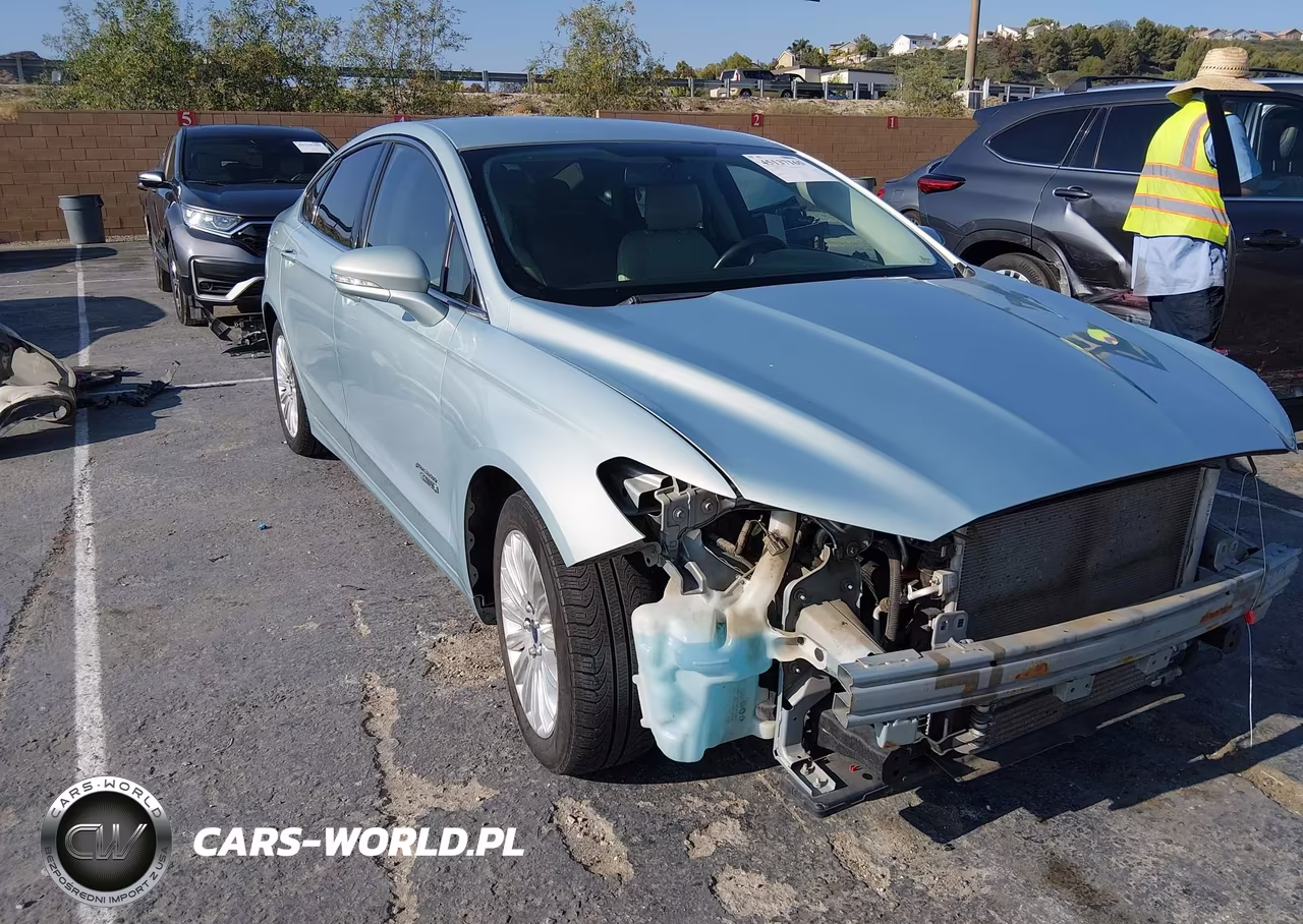 2014 Ford Fusion Energi Titanium – zdjęcie 1 z 14