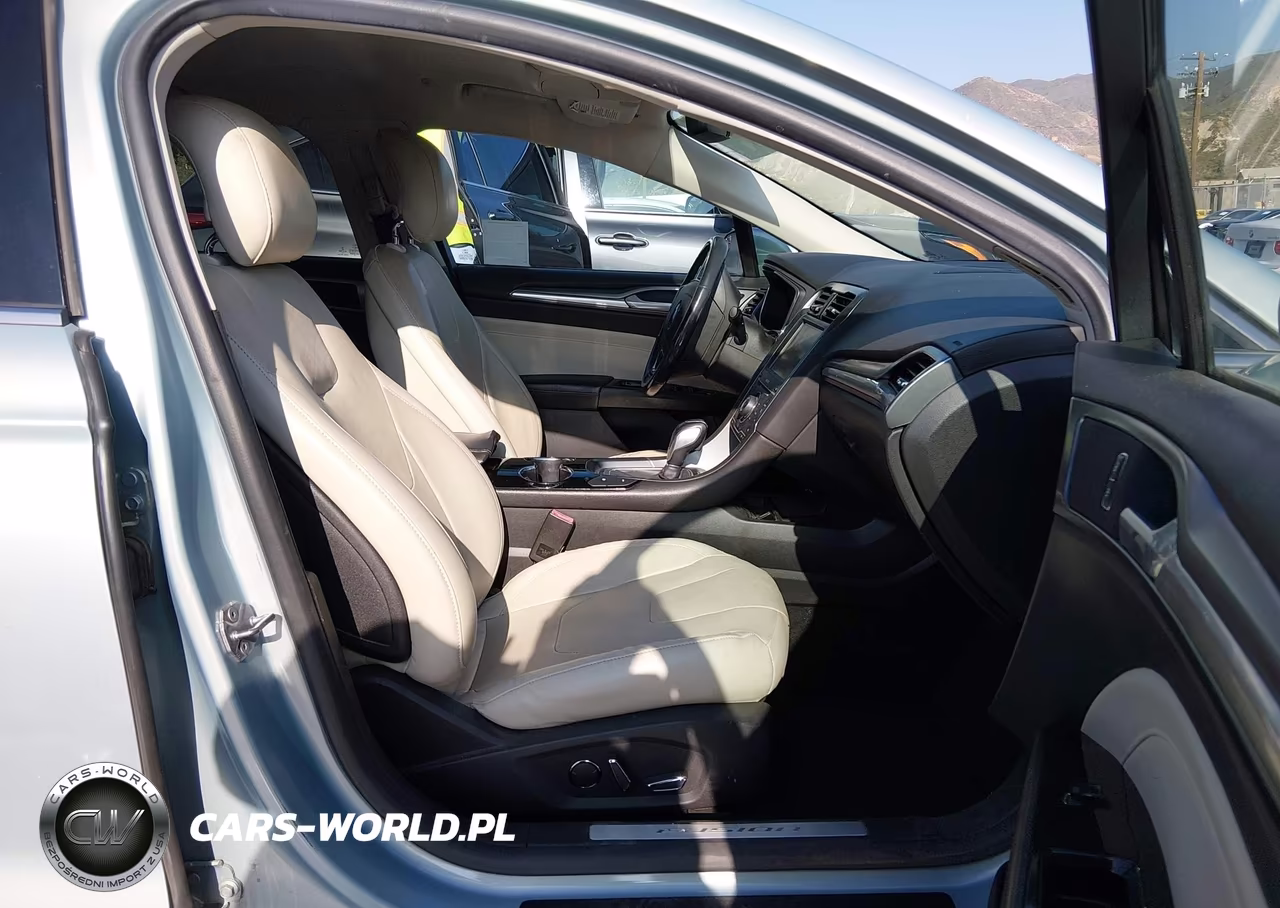 2014 Ford Fusion Energi Titanium VIN:3FA6P0SU0ER330319 - 5