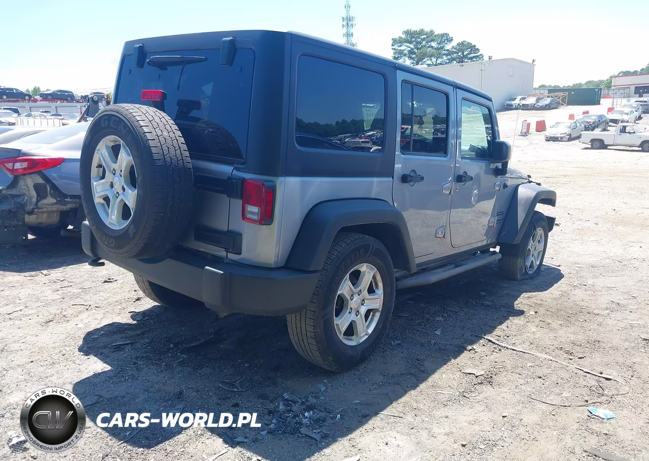 2015 Jeep Wrangler Unlimited Sport VIN:1C4BJWDG6FL761736 - 4