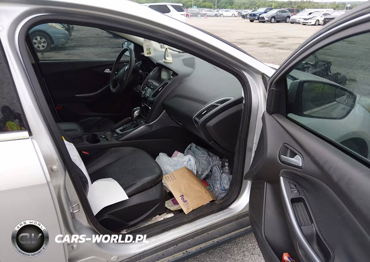 2014 Ford Focus Titanium VIN:1FADP3N29EL208429 - 5