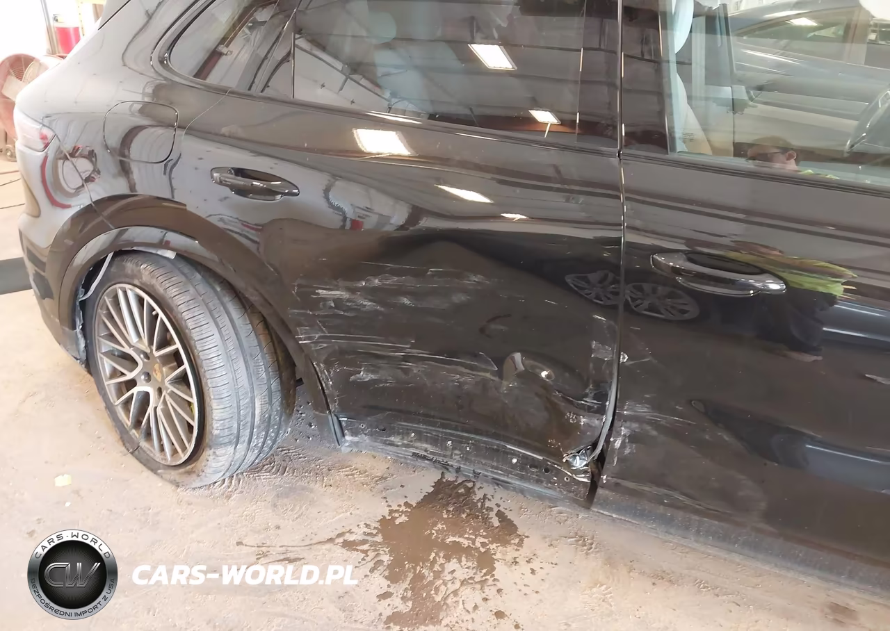 2023 Porsche Cayenne E-Hybrid Platinum Edition VIN:WP1AE2AY9PDA12784 - 6