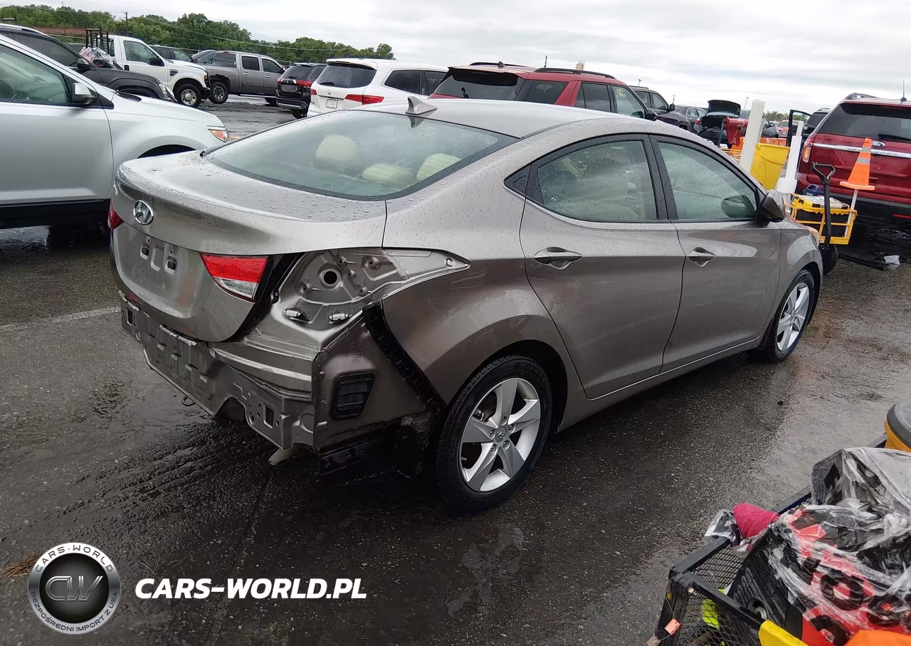 2013 Hyundai Elantra Gls VIN:5NPDH4AE0DH246065 - 4