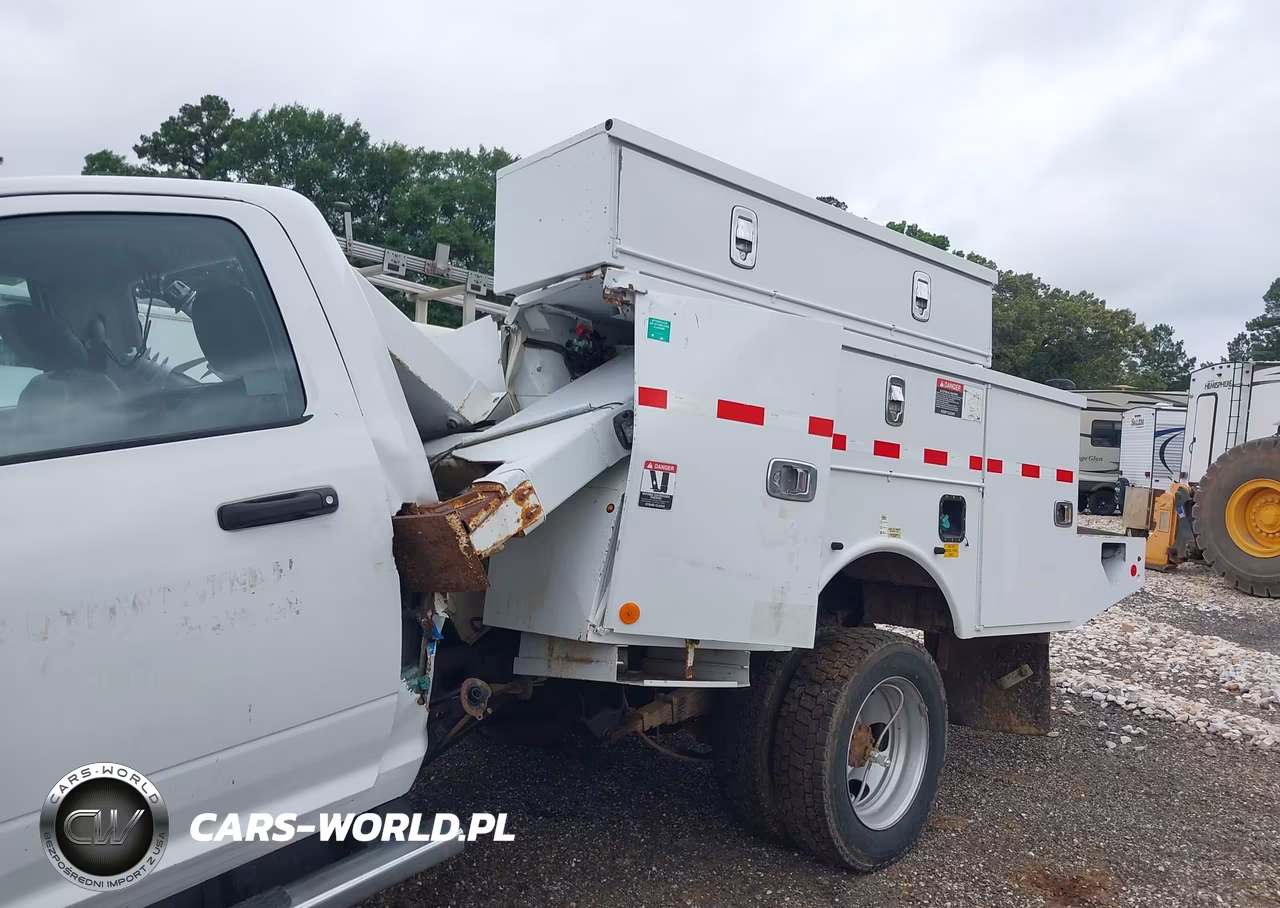 2015 Ram 5500 Chassis Tradesman-Slt VIN:3C7WRNAL4FG705963 - 17