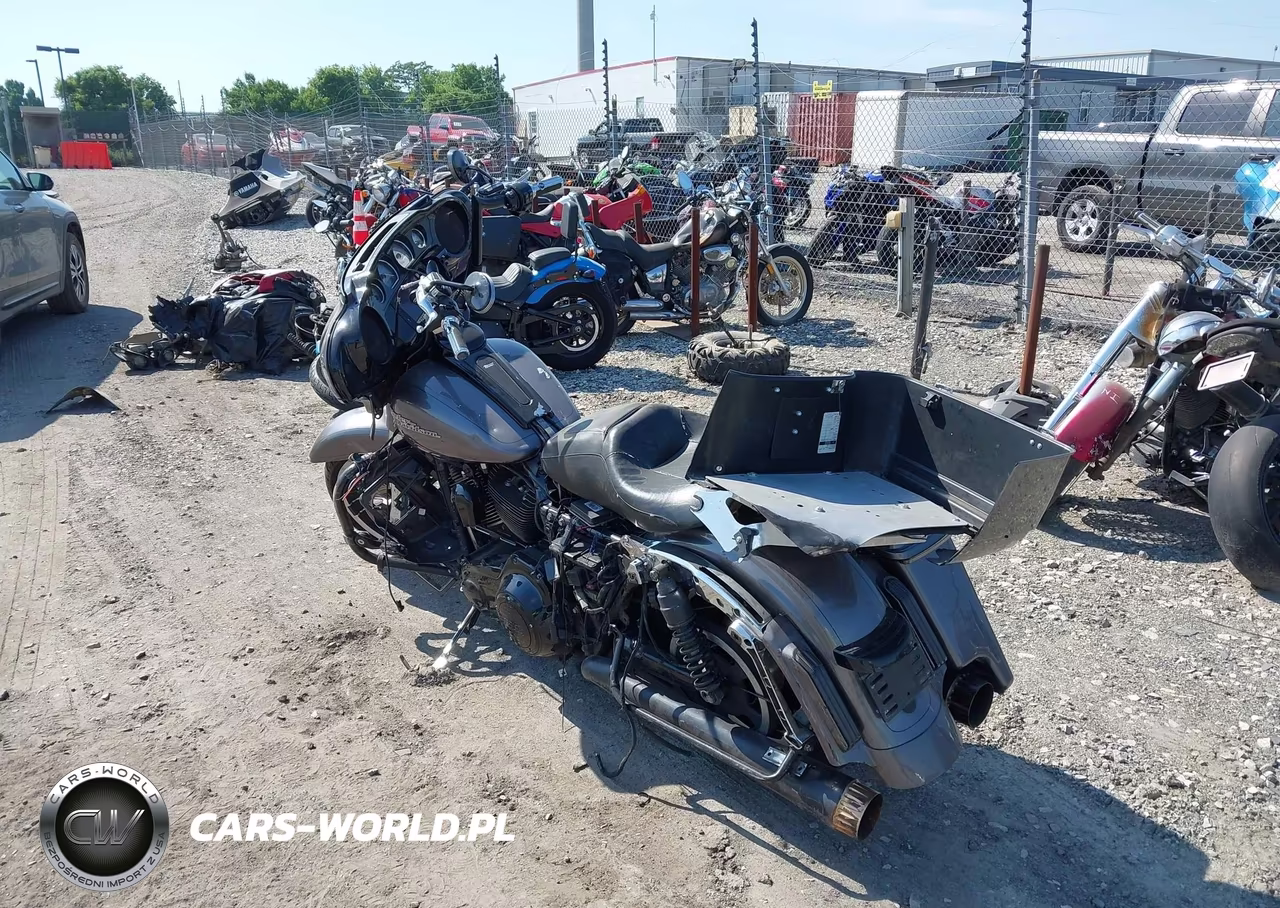 2014 Harley-Davidson Flhxs Street Glide Special VIN:1HD1KRM17EB696145 - 3