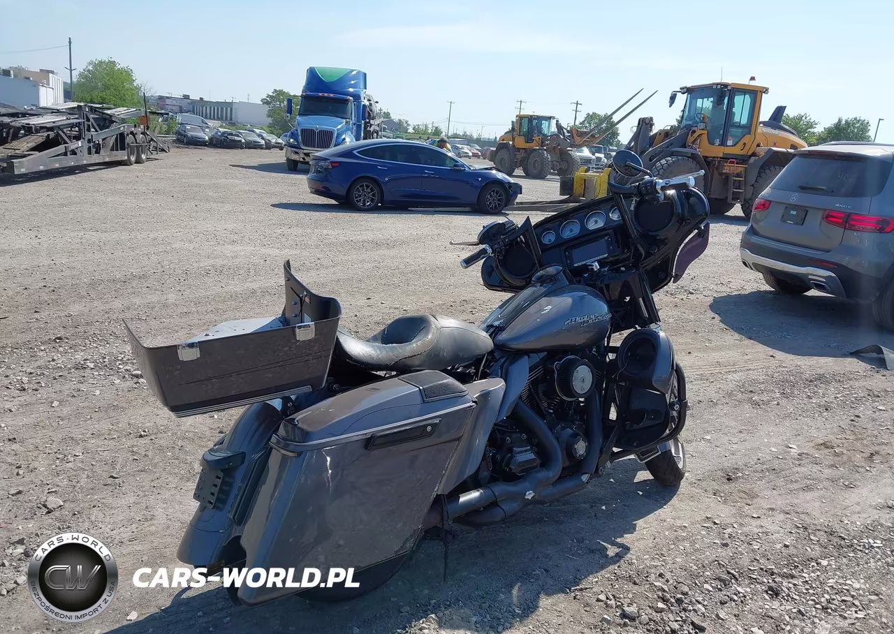 2014 Harley-Davidson Flhxs Street Glide Special VIN:1HD1KRM17EB696145 - 4