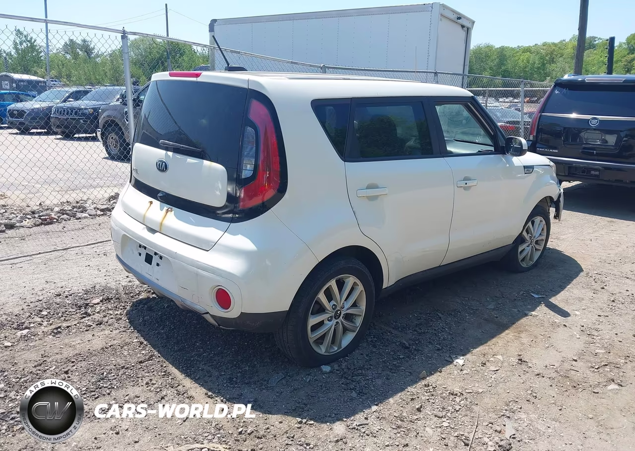 2018 Kia Soul + VIN:KNDJP3A5XJ7551279 - 4