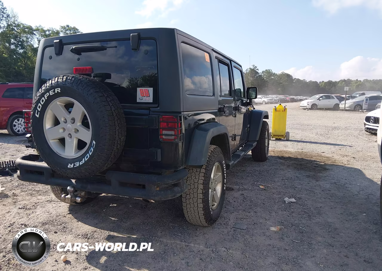 2016 Jeep Wrangler Unlimited Sport VIN:1C4BJWDG1GL329993 - 4