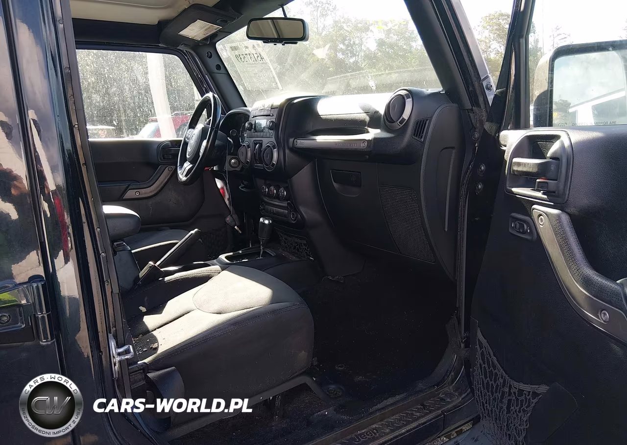 2016 Jeep Wrangler Unlimited Sport VIN:1C4BJWDG1GL329993 - 5