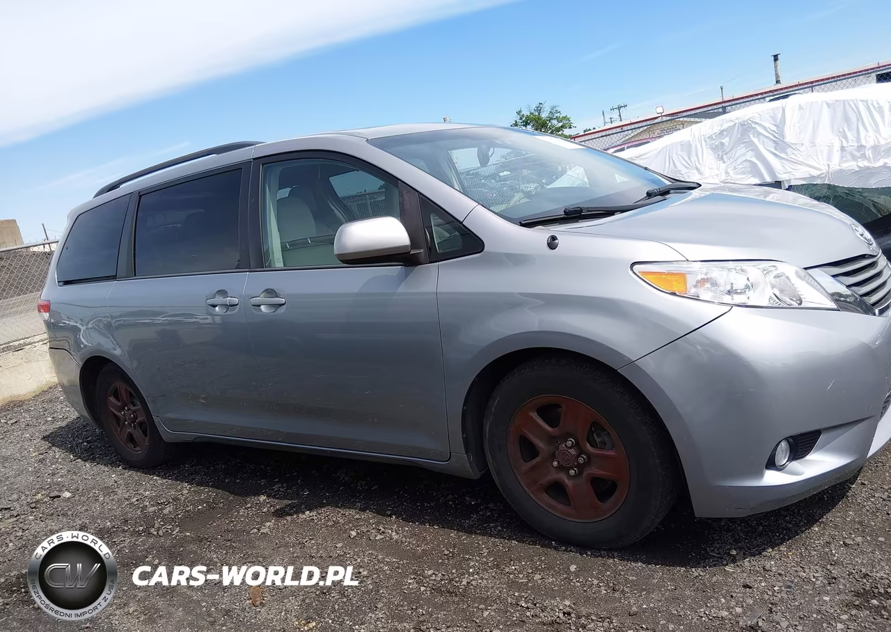 2013 Toyota Sienna Xle V6 8 Passenger VIN:5TDYK3DC8DS359425 - 13