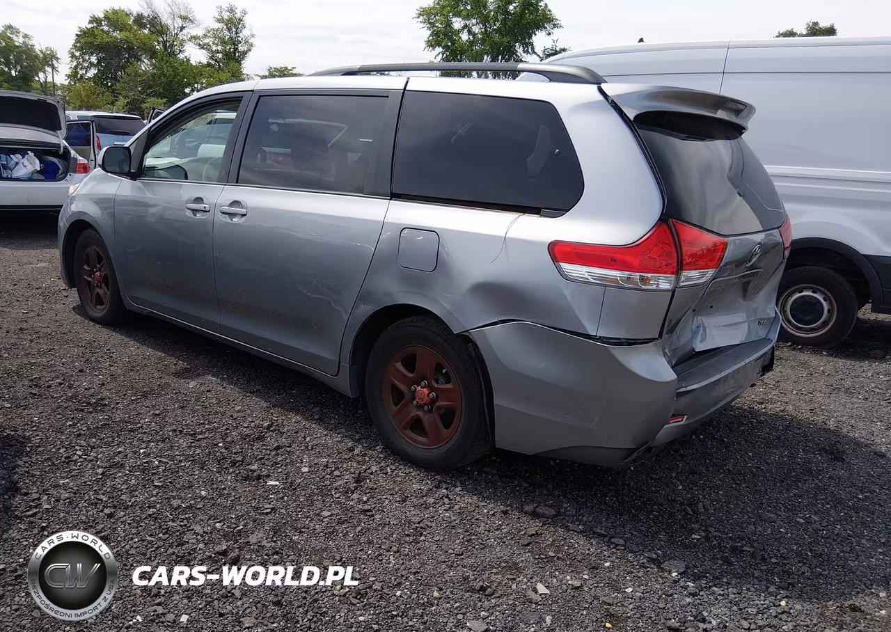 2013 Toyota Sienna Xle V6 8 Passenger VIN:5TDYK3DC8DS359425 - 3