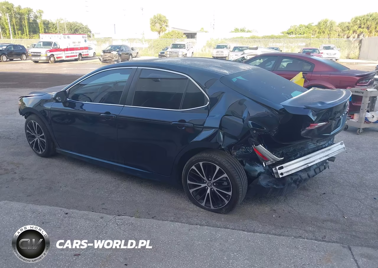 2018 Toyota Camry Se VIN:4T1B11HK6JU584671 - 3