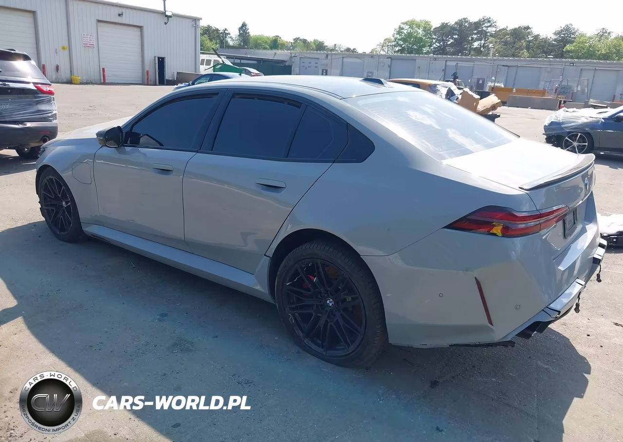 2026 BMW M5 VIN:WBS83FK02TCV22294 - 3