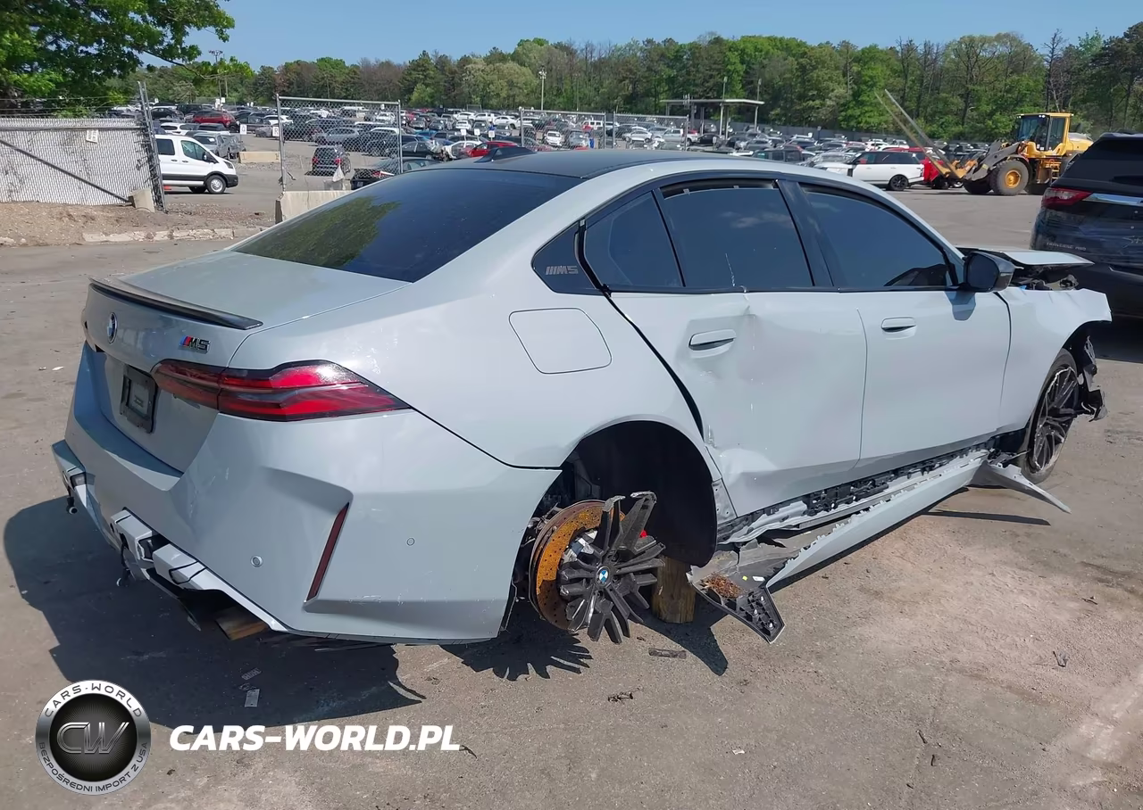 2026 BMW M5 VIN:WBS83FK02TCV22294 - 4