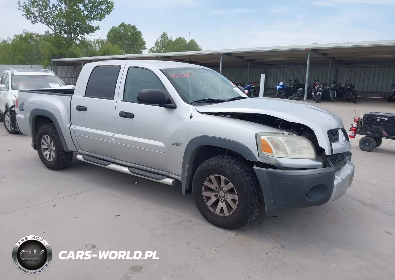 2006 Mitsubishi Raider Duro Cross V8