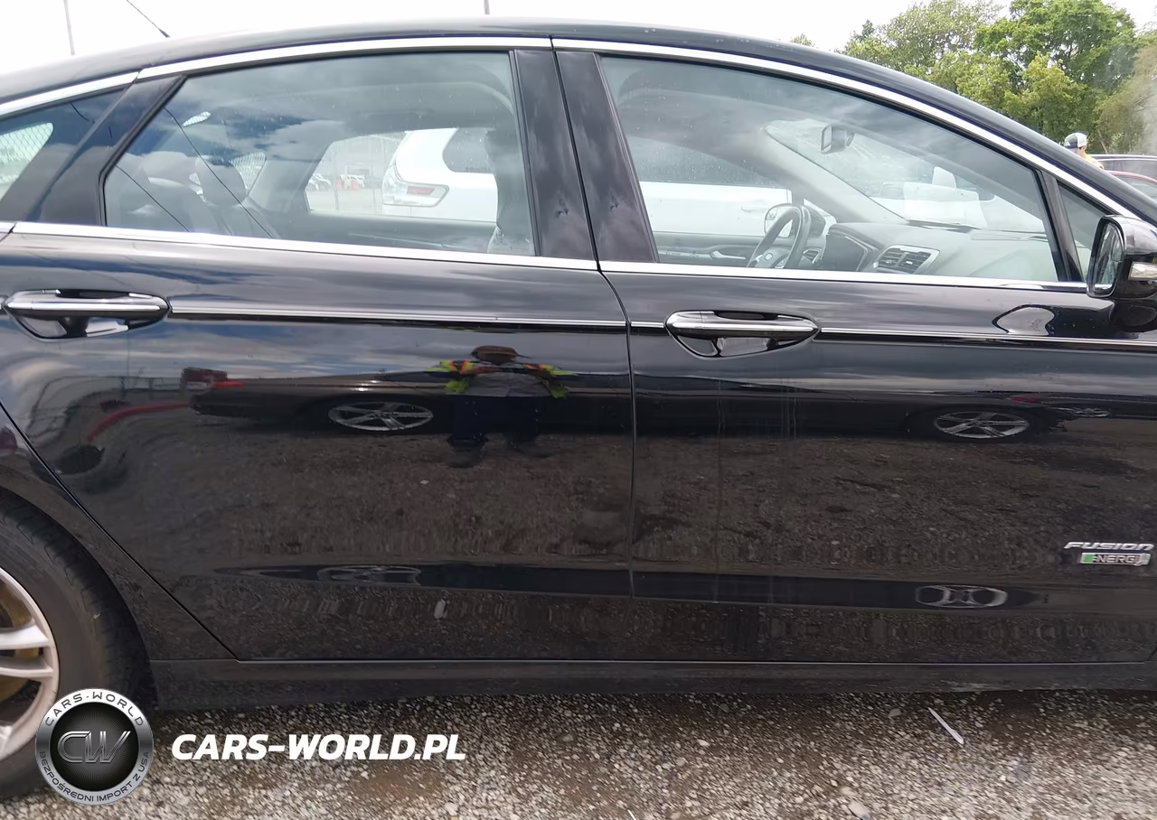 2016 Ford Fusion Energi Titanium VIN:3FA6P0SU1GR212833 - 13