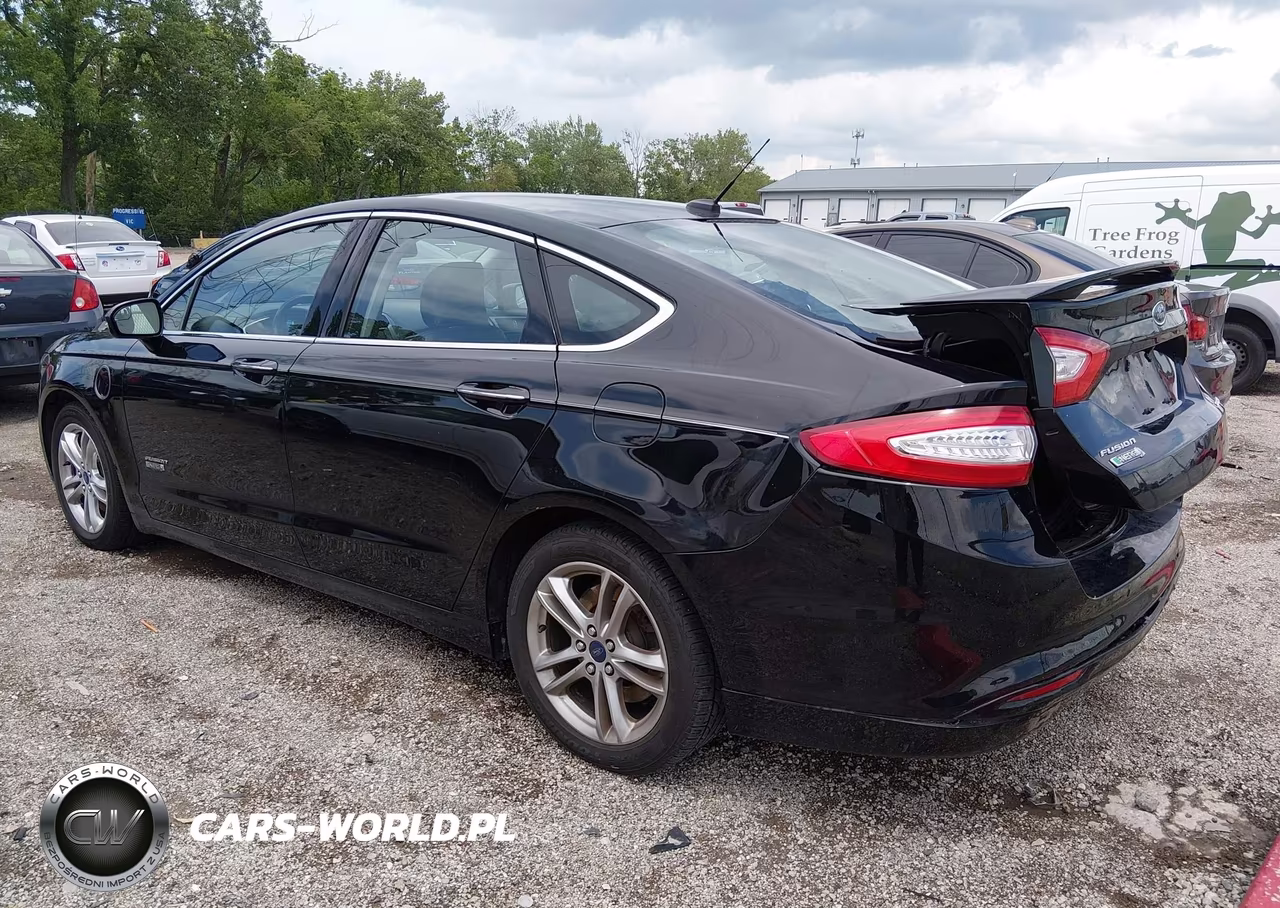2016 Ford Fusion Energi Titanium VIN:3FA6P0SU1GR212833 - 3