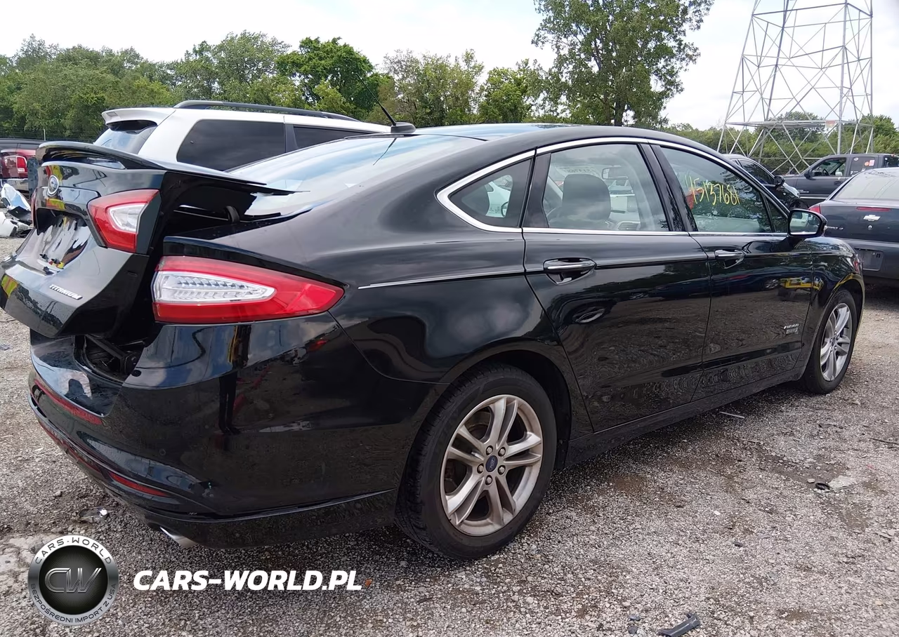 2016 Ford Fusion Energi Titanium VIN:3FA6P0SU1GR212833 - 4