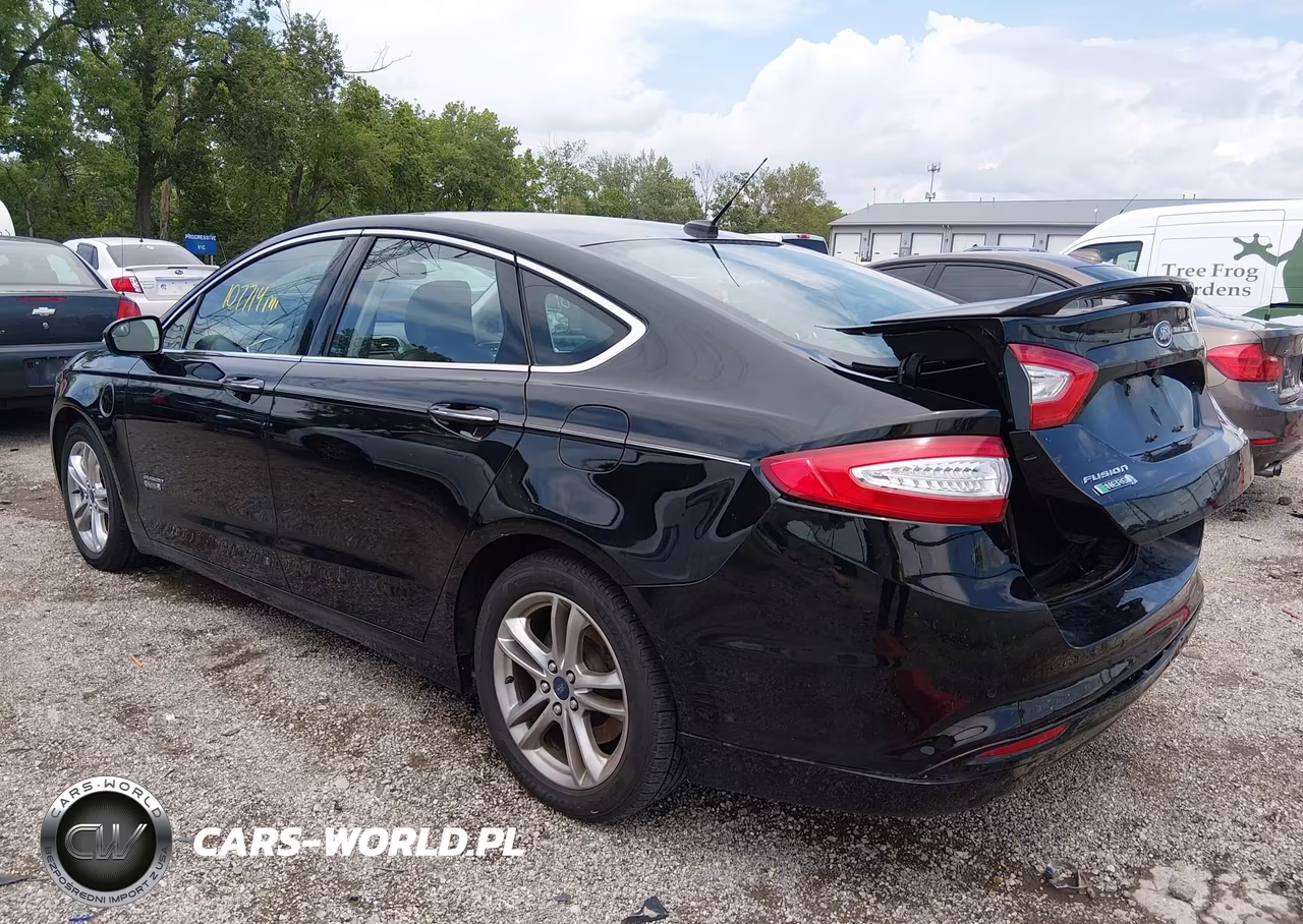 2016 Ford Fusion Energi Titanium VIN:3FA6P0SU1GR212833 - 6