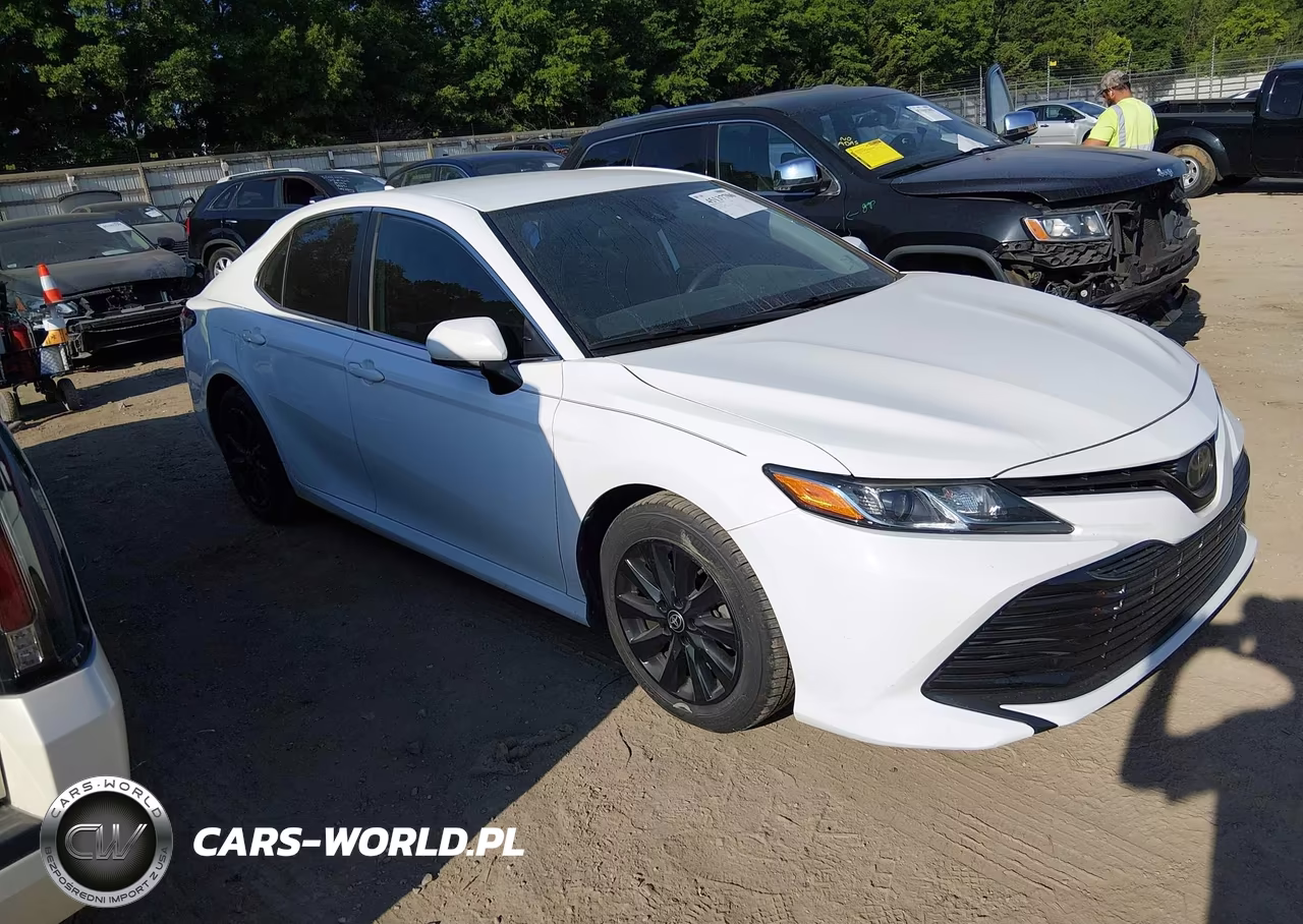 2020 Toyota Camry Le – zdjęcie 1 z 16