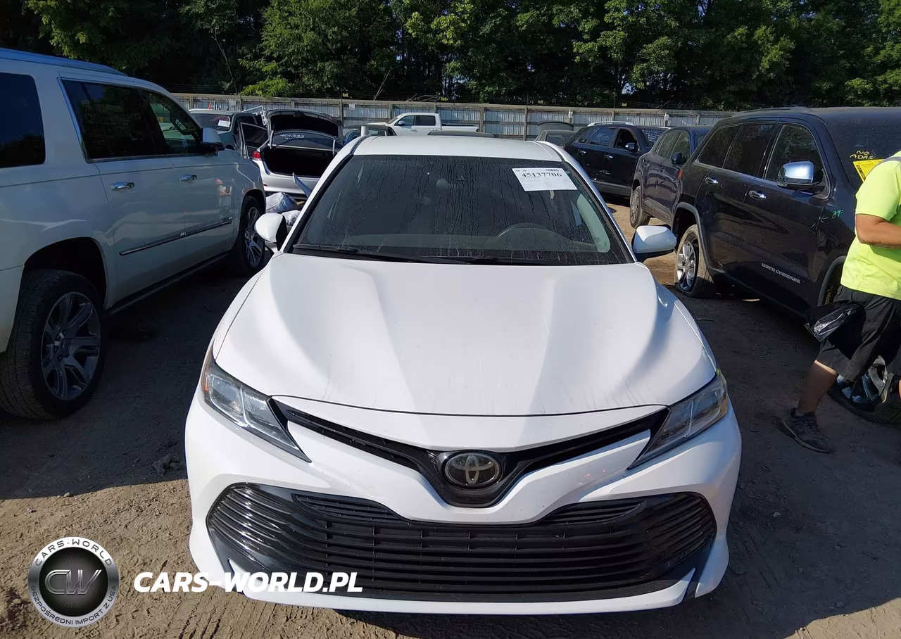 2020 Toyota Camry Le VIN:4T1C11AK8LU947084 - 12