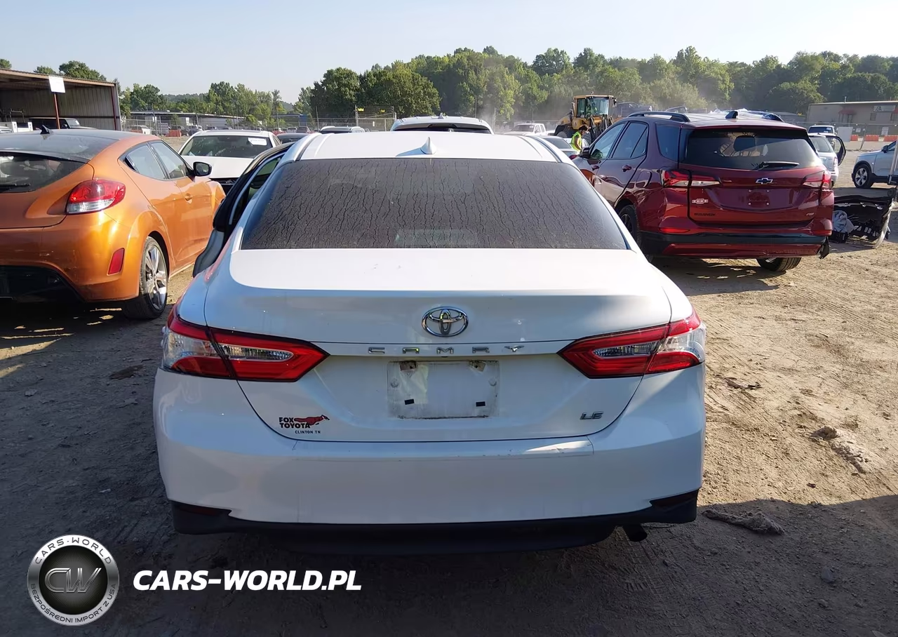 2020 Toyota Camry Le VIN:4T1C11AK8LU947084 - 16