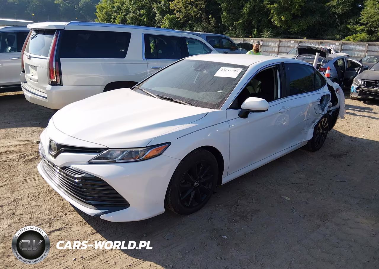 2020 Toyota Camry Le VIN:4T1C11AK8LU947084 - 2