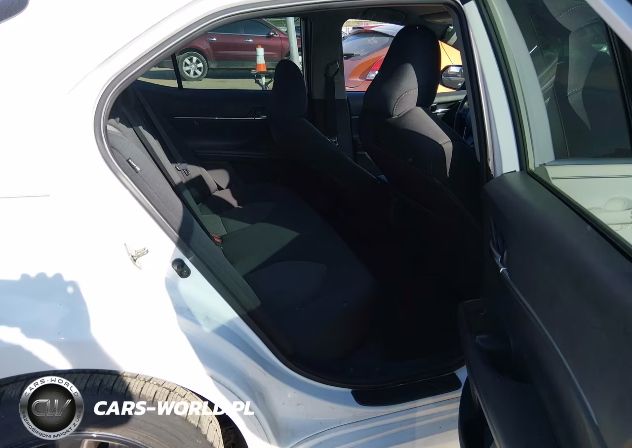 2020 Toyota Camry Le VIN:4T1C11AK8LU947084 - 8