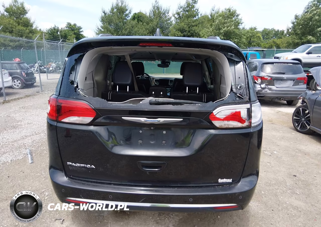 2018 Chrysler Pacifica Touring L VIN:2C4RC1BG9JR170945 - 17