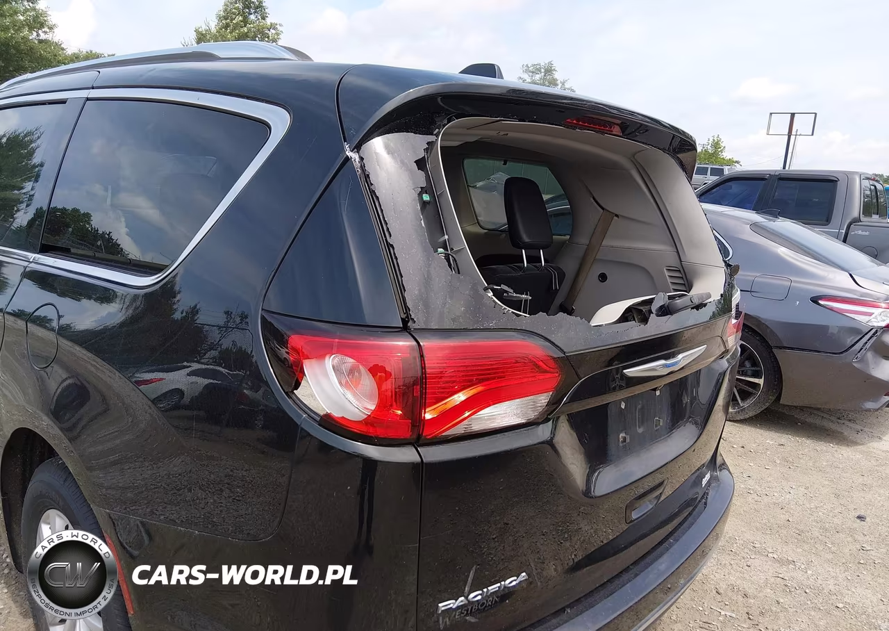 2018 Chrysler Pacifica Touring L VIN:2C4RC1BG9JR170945 - 18