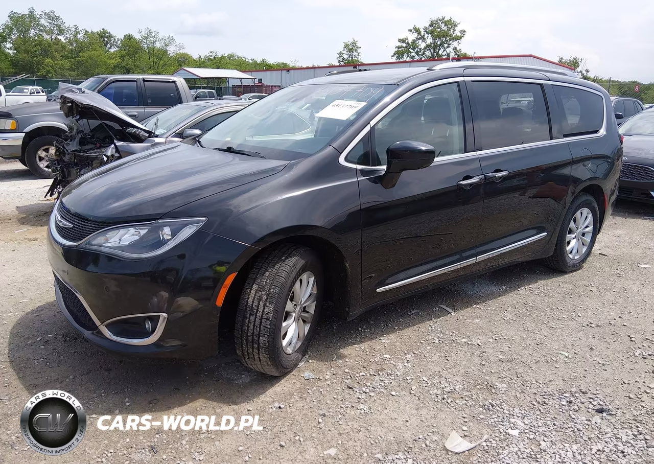 2018 Chrysler Pacifica Touring L VIN:2C4RC1BG9JR170945 - 2