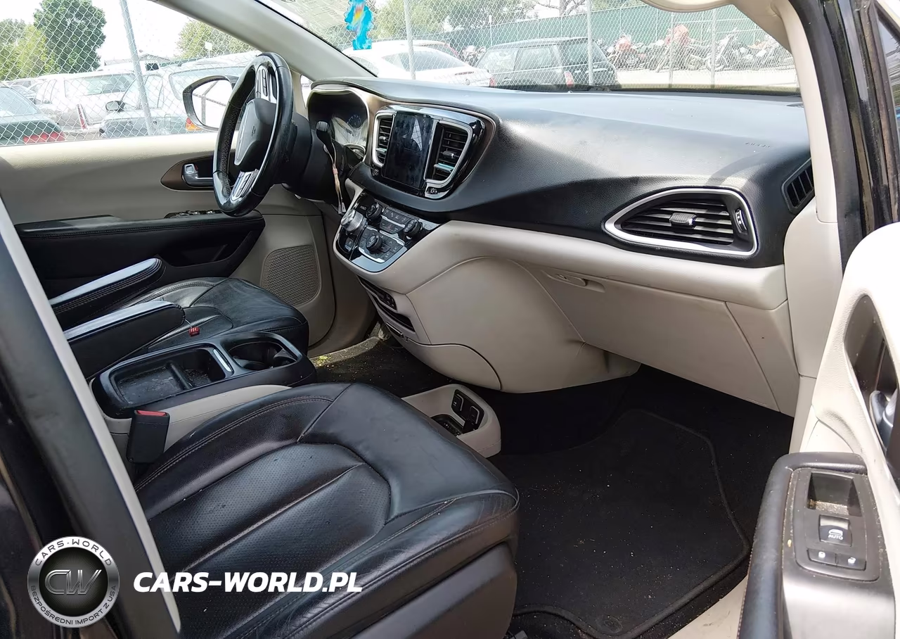 2018 Chrysler Pacifica Touring L VIN:2C4RC1BG9JR170945 - 5