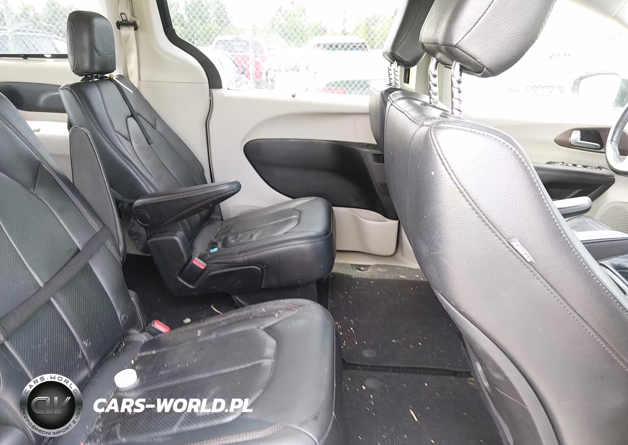 2018 Chrysler Pacifica Touring L VIN:2C4RC1BG9JR170945 - 8