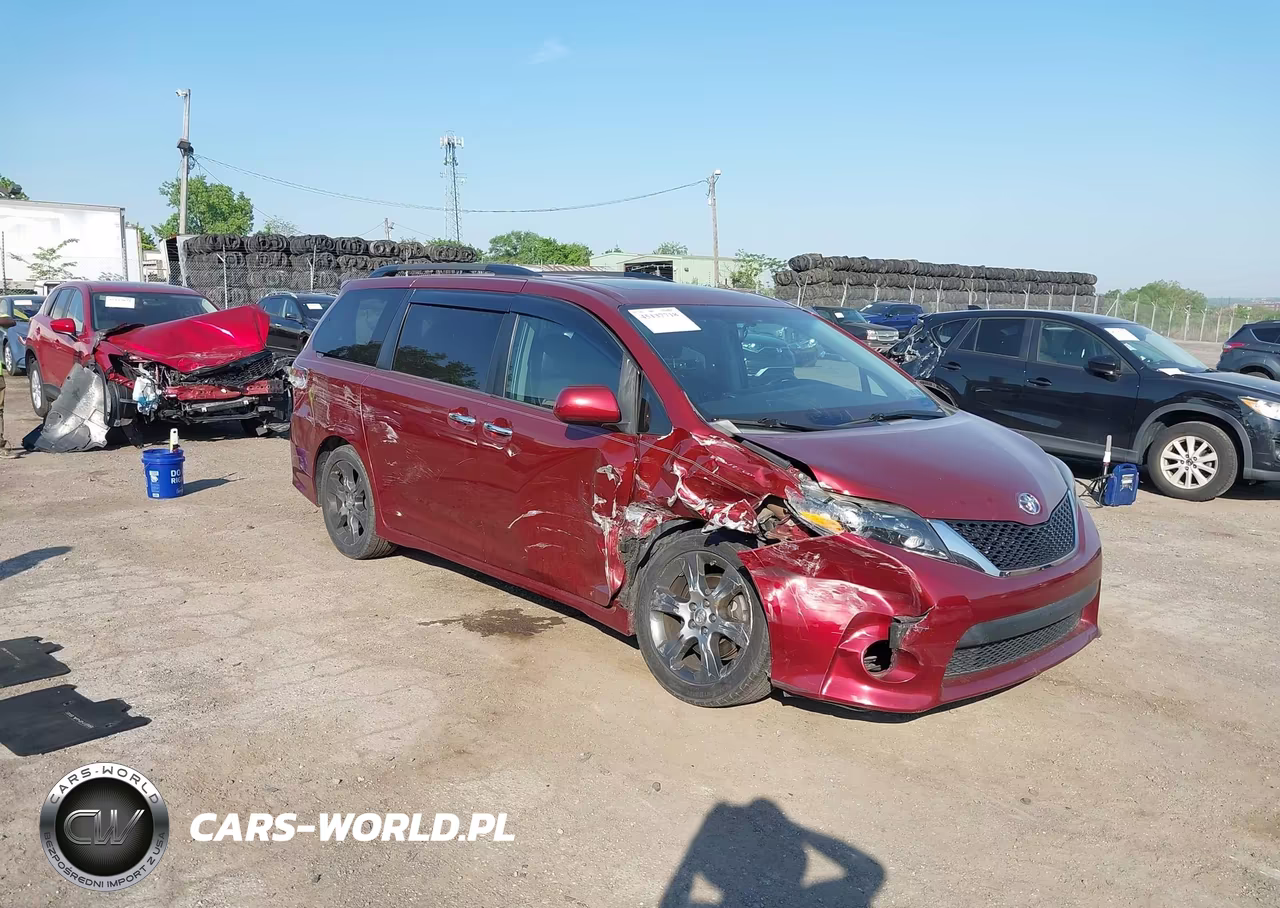 2015 Toyota Sienna Se 8 Passenger