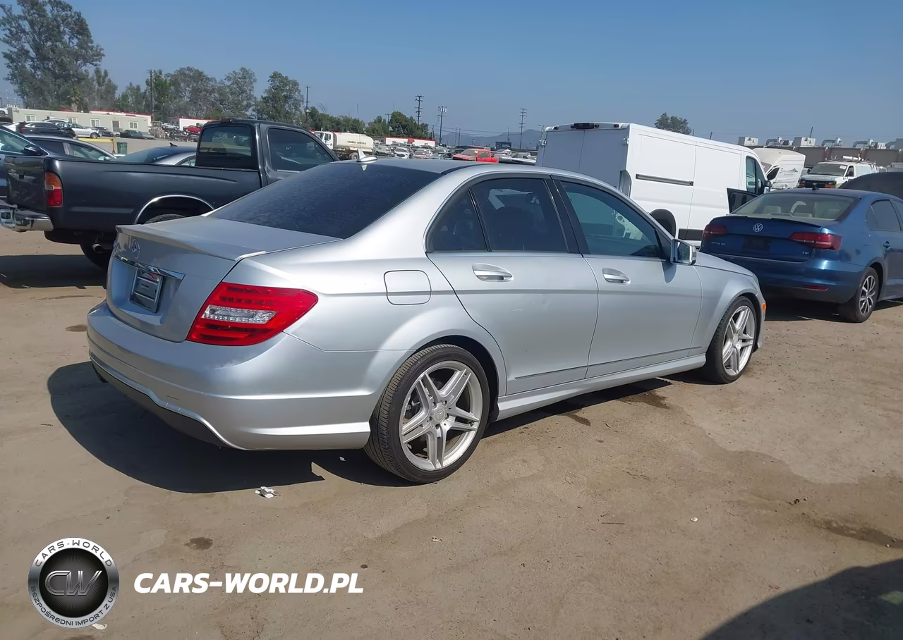 2013 Mercedes-Benz C 250 Sport VIN:WDDGF4HB3DA790006 - 4
