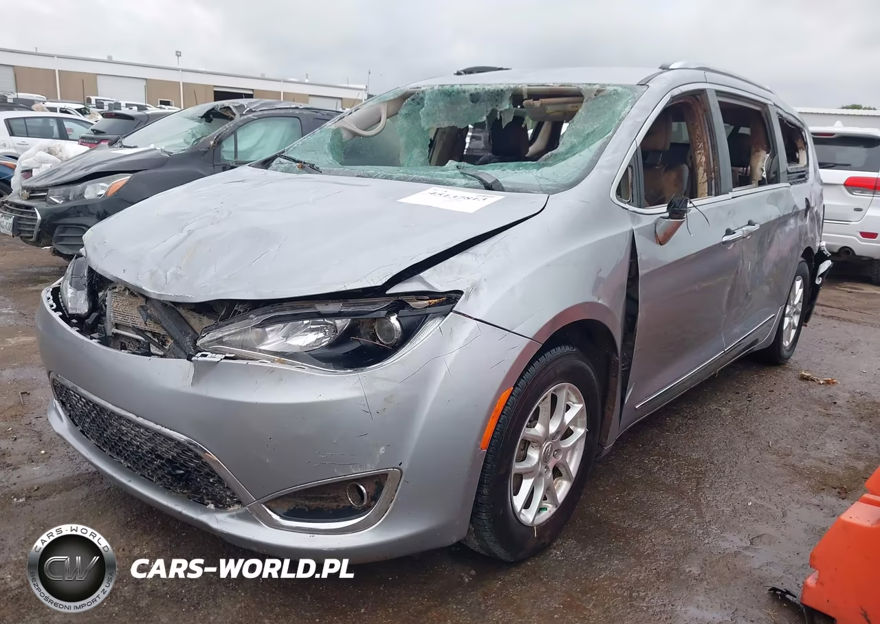 2020 Chrysler Pacifica Touring L VIN:2C4RC1BG4LR157233 - 2