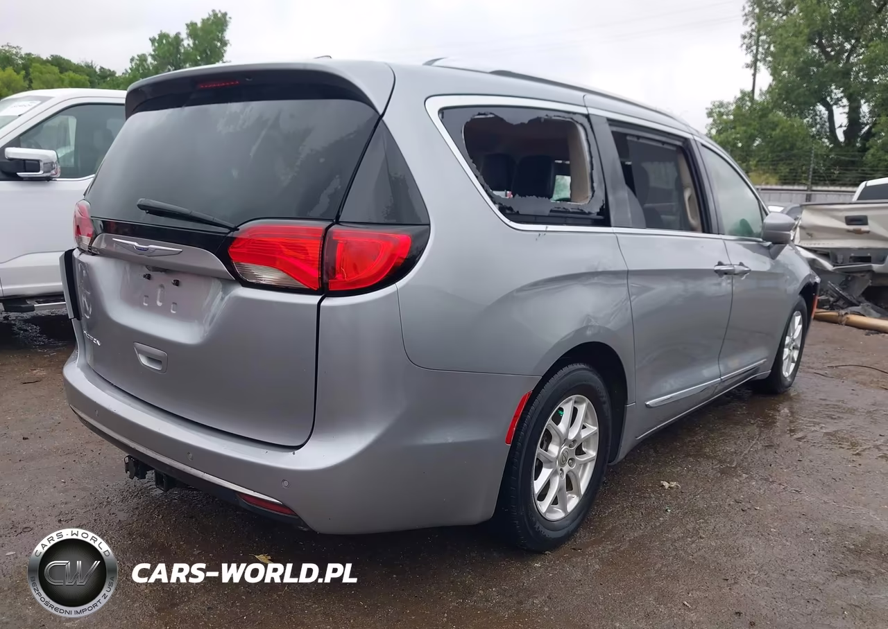 2020 Chrysler Pacifica Touring L VIN:2C4RC1BG4LR157233 - 4