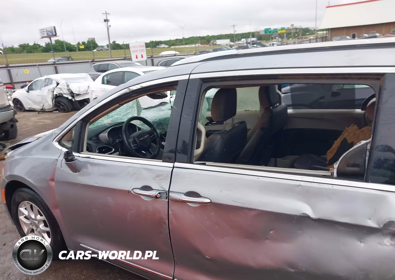 2020 Chrysler Pacifica Touring L VIN:2C4RC1BG4LR157233 - 6