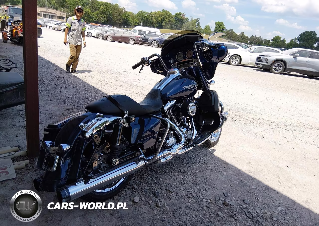 2012 Harley-Davidson Flhx Street Glide VIN:1HD1KBM14CB689741 - 4