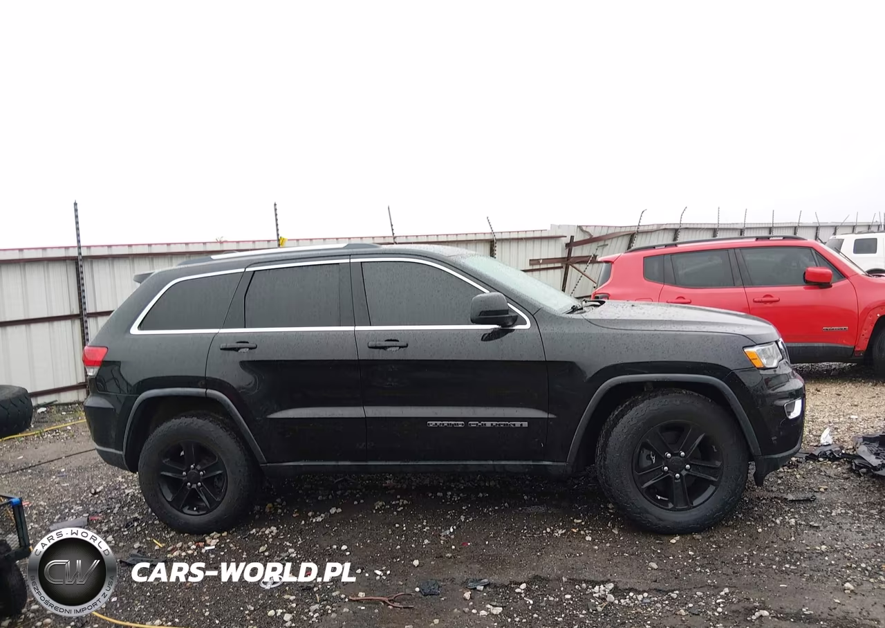 2017 Jeep Grand Cherokee Laredo 4X4 VIN:1C4RJFAG7HC825692 - 13