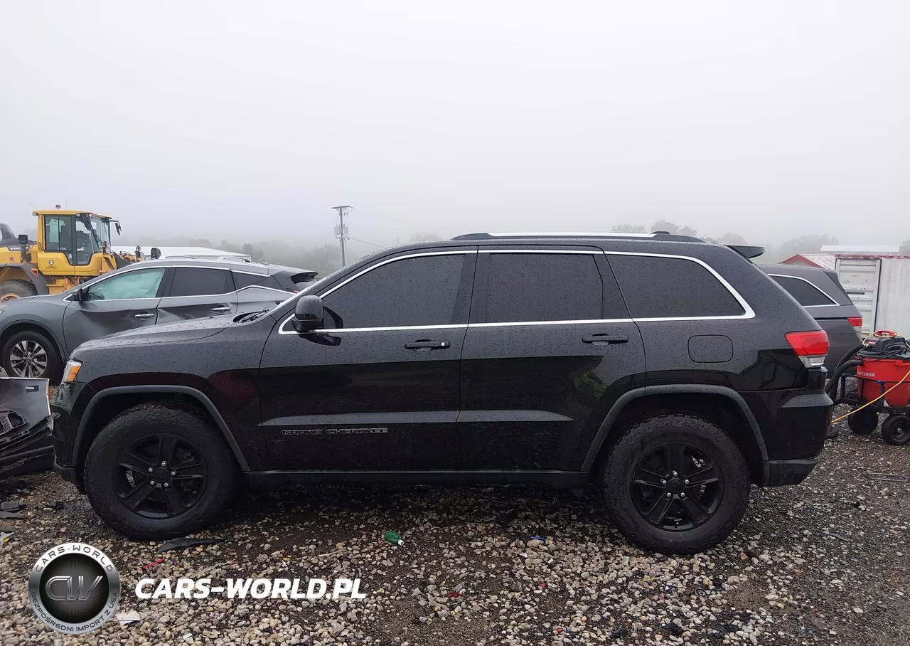2017 Jeep Grand Cherokee Laredo 4X4 VIN:1C4RJFAG7HC825692 - 14
