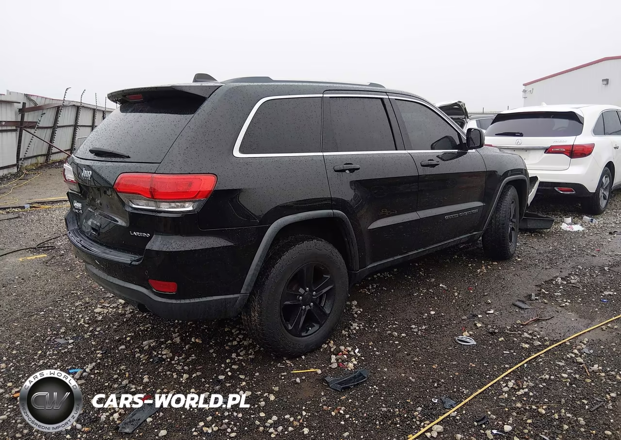 2017 Jeep Grand Cherokee Laredo 4X4 VIN:1C4RJFAG7HC825692 - 4