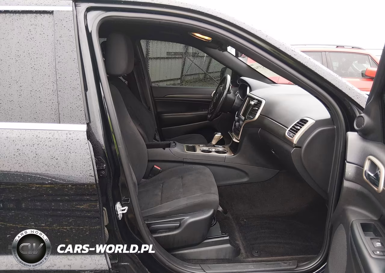 2017 Jeep Grand Cherokee Laredo 4X4 VIN:1C4RJFAG7HC825692 - 5