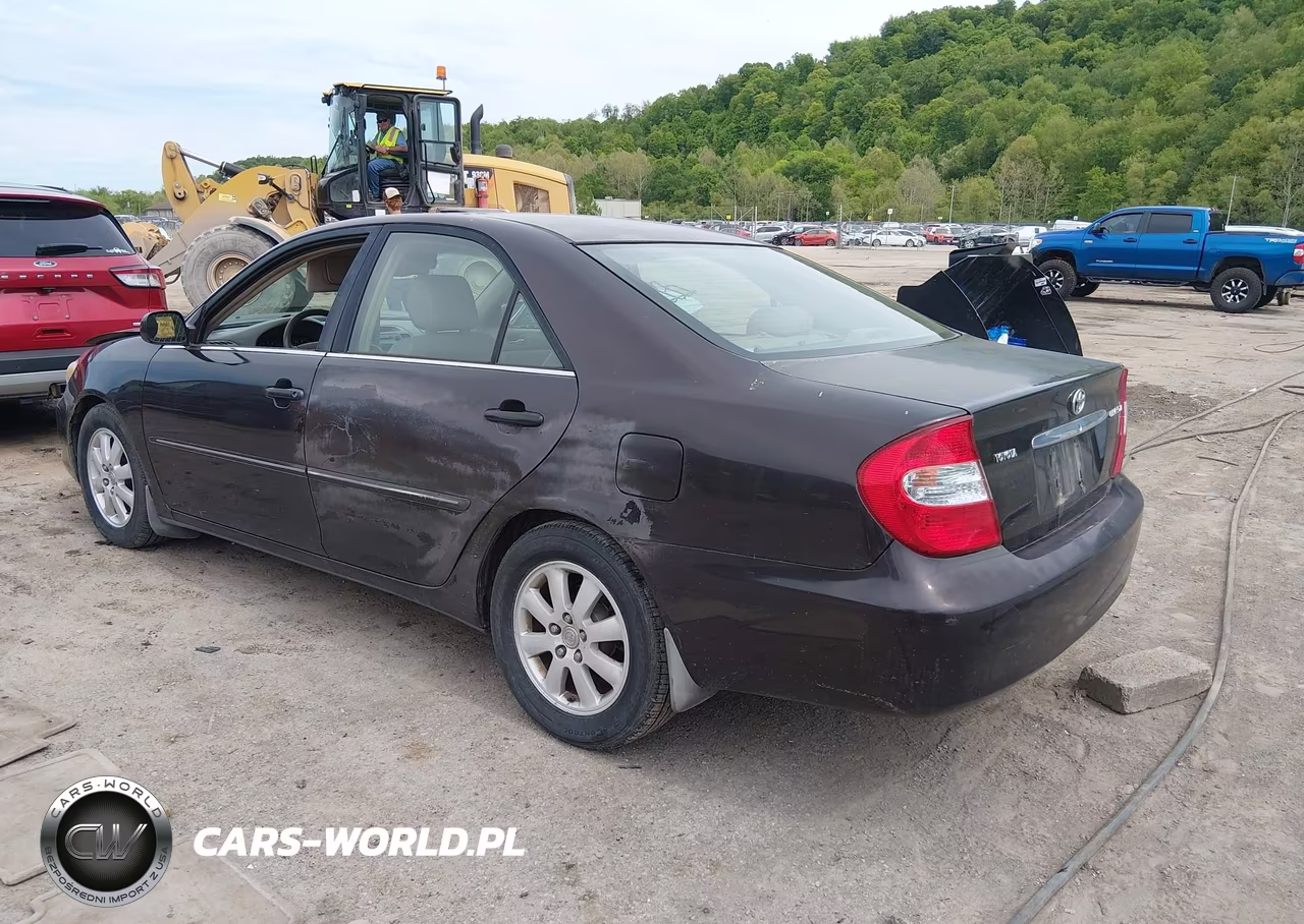 2002 Toyota Camry Xle VIN:4T1BE30K82U618445 - 3