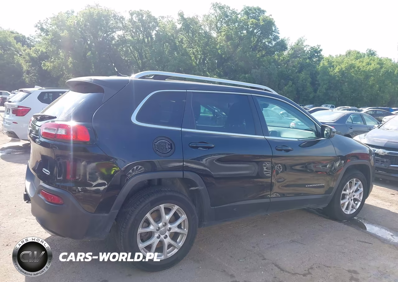 2015 Jeep Cherokee Latitude VIN:1C4PJLCS3FW525666 - 13